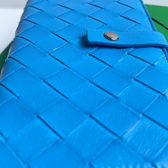 NWT BOTTEGA VENETA WOVEN LEATHER BLUE iPHONE 11 CASE WALLET WITH BOX AND BAG - Picture 16 of 16